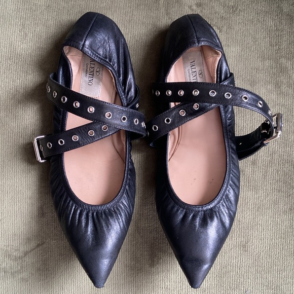 Valentino Garavani Love Latch Studded Ankle-Wrap Flat in Nero Women's Size 7.5 - Picture 6 of 15